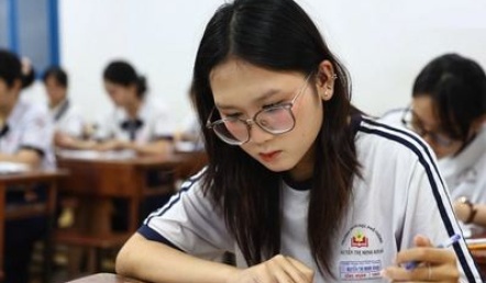 Đề Văn thi tôt nghiệp THPT 2025 chính thức của Bộ GDĐT